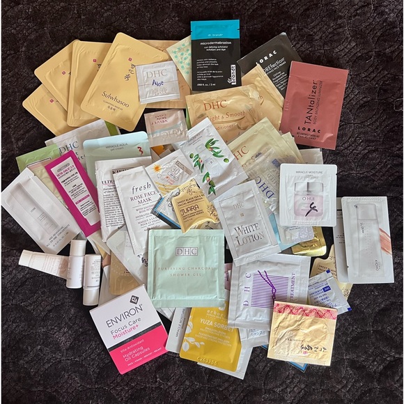Lot of beauty samples (118 count) - Picture 2 of 4